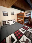 3 Bedroom Plus Loft, 2 Full Baths, 1 Minute to Story Land, 10 mins to Slopes!