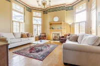 Historic Victorian Mansion, Many Original Features, Great Walkable Area - บังกะโล
