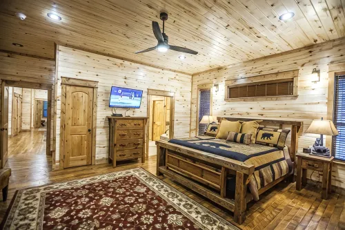Deer Hollow Lodge: 4 Master Suites, Pool Table, Hot Tub & Fire Pit - 2 stjerner