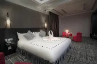 South Hotel Suites - Pools