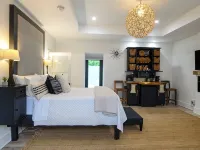 Escape WithInn-Relaxation Centrally Located to Beaches and Walkable Restaurants Hotels in Chikaming Township