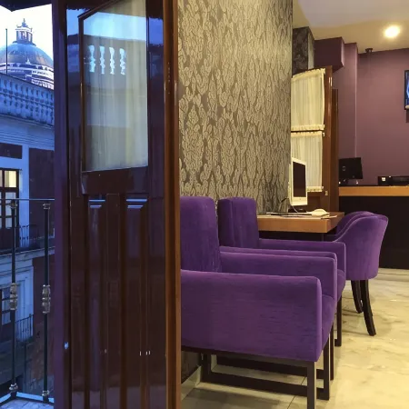 Hotel Leones