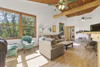 Indoor Treehouse! Swivel Fire Pit &  Gas Grill. Close to Trails & Attractions. - 4-Star