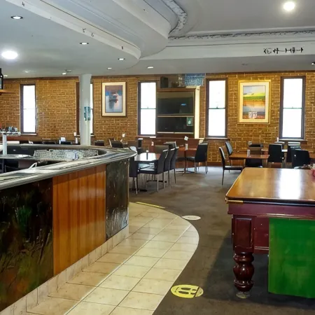 Bentley's Hotel Отели в г. Клэр
