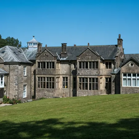 Beautifully appointed cottage in extensive grounds