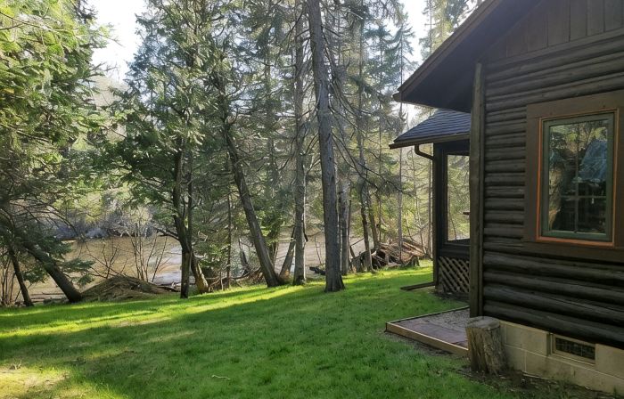 Grayling, MI - Fisherman's Log Cottage on the 
