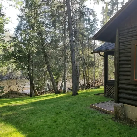 Grayling, MI - Fisherman's Log Cottage on the "Holy Waters" of the AuSable River