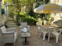 Le Passage du Roi: Historic TownHouse, Charming Courtyard - Steps from Chateau! - 3-Star