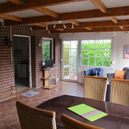 Cozy apartment in a quiet location - near the beach and port