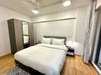 Stunning 3BHK Gym+infinity pool / 10 mins airport - Beach