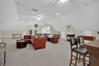 Lake Norman Waterfront Mansion - 7Br, Pool, Hot Tub, Game Room and Private Dock - Jacuzzi