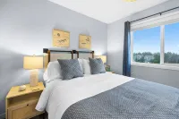 Walk to Beach · Dining & Coffee · EV Charger · 1 Dog ≤50 LBS ok with Pet Fee - Wifi