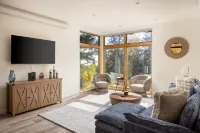 Tranquil 2-bedroom modern retreat - Wifi