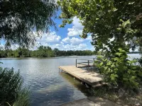 Charming 3-bedroom 3-bathroom house with WiFi, AC in fantastic Buchanan Dam Hotels in Buchanan Dam