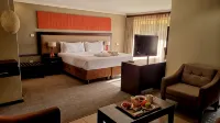 Cresta Riley's Hotel Отели в г. 