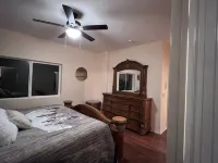 Mountain Escape: Sleeps Multiple Families with Pool Table & Game Room - Hytter