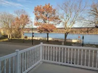 Mr. Rogers River View - Apartments