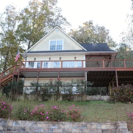 Hannah's Hideaway-3 Miles To Stores, Restaurants, Sleeps 16, No Steps To water!