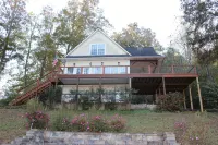 Hannah's Hideaway-3 Miles To Stores, Restaurants, Sleeps 16, No Steps To water! - balcony