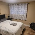 Relax with the whole family at this peaceful place to stay. Close to yyt. - 2성급