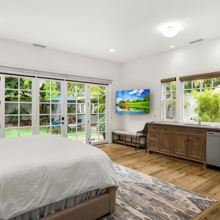 Montecito Beach House w/Hot Tub & Cold Plunge - Walk to Beach and Restaraunts