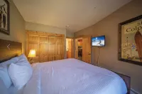 Keystone Ski area, Epic mountains views, Ground floor condo, short walk to lift
