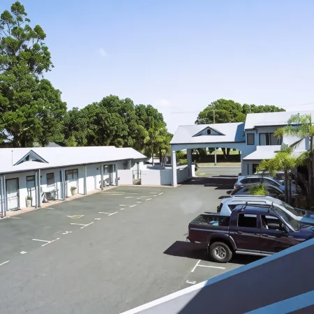 Aquarius Motor Inn