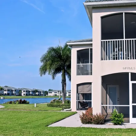 Beautiful Condo Close To Beaches