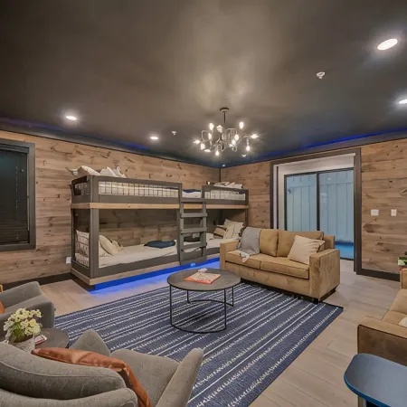 Luxe Lodge/Heated Pool/Hot Tub/Game Room/Sleeps 22/Rocky Top Sports Complex
