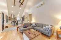 Secluded Coastal Home and Cottage: Peaceful Nature Escape 3 Minutes to the Beach - WiFi