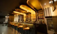 Vibe Hotel Alabang - bar