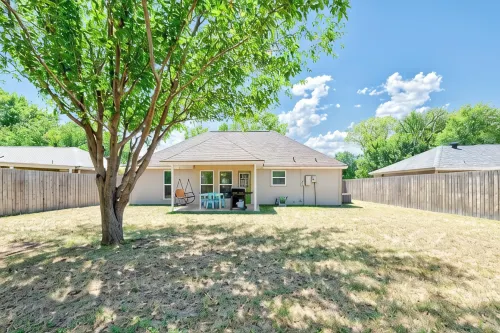 Rex Ranch is a comfortable conveniently located 3 bedroom 2 bath home. - 홈스테이