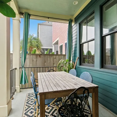 River View Luxury with Heated Pool & Take Ferry to French Quarter