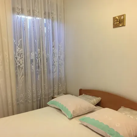 Apartmani Loredana - One-Bedroom Apartment with Sea View
