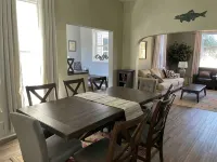 Large Downtown Manistee Historic Home Near Lake Michigan - 3 ดาว