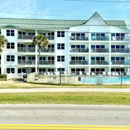 Luxury Gulf-Front 2Br 2BA Pet-Friendly Maravilla Resort Condo - Stunning Views