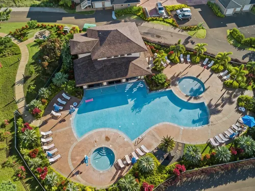 Condo in beautiful Poipu - 3Bd, 3Ba, pool, hot tub & AC - breakfast