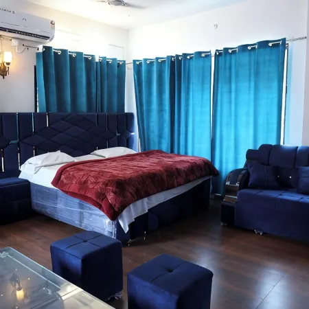 Hotel Omkaar & Restaurant Chinyalisaur