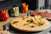 Avrora Hotel - breakfast