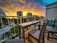 Steps to Sand/2 King Bedrooms/Free Laundry in Unit - Wifi