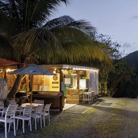 Flamingo Grove Glamping Site with AC Отели в г. Сентрал