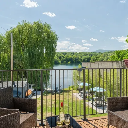 Private Catskills Waterfront Mountain Views• Hot Tub • Sauna • Kayaks • Fire Pit