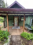 Charming 1-bedroom house surrounded by trees just outside tranquil Waldport