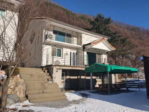 영월 늘푸른펜션캠핑장