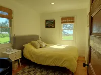 Beachfront Paradise in North Fork - Homestays
