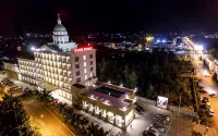 Same Hotel Kendari - Pool