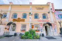 Men'Shikov' Mini-Hotel - parking