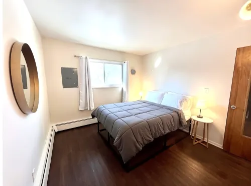 Cozy 2BR Mid-Century Townhouse w/Parking Near Downtown Ann Arbor & The Big House - Condos