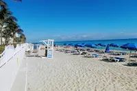 Luxe Hollywood Beachfront Condo - 4 stjerner