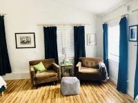 Spacious guesthouse located in the heart of Weatherford. - 4-Star